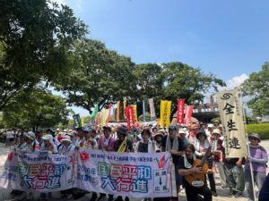 原爆ドーム前にて平和大行進に集結